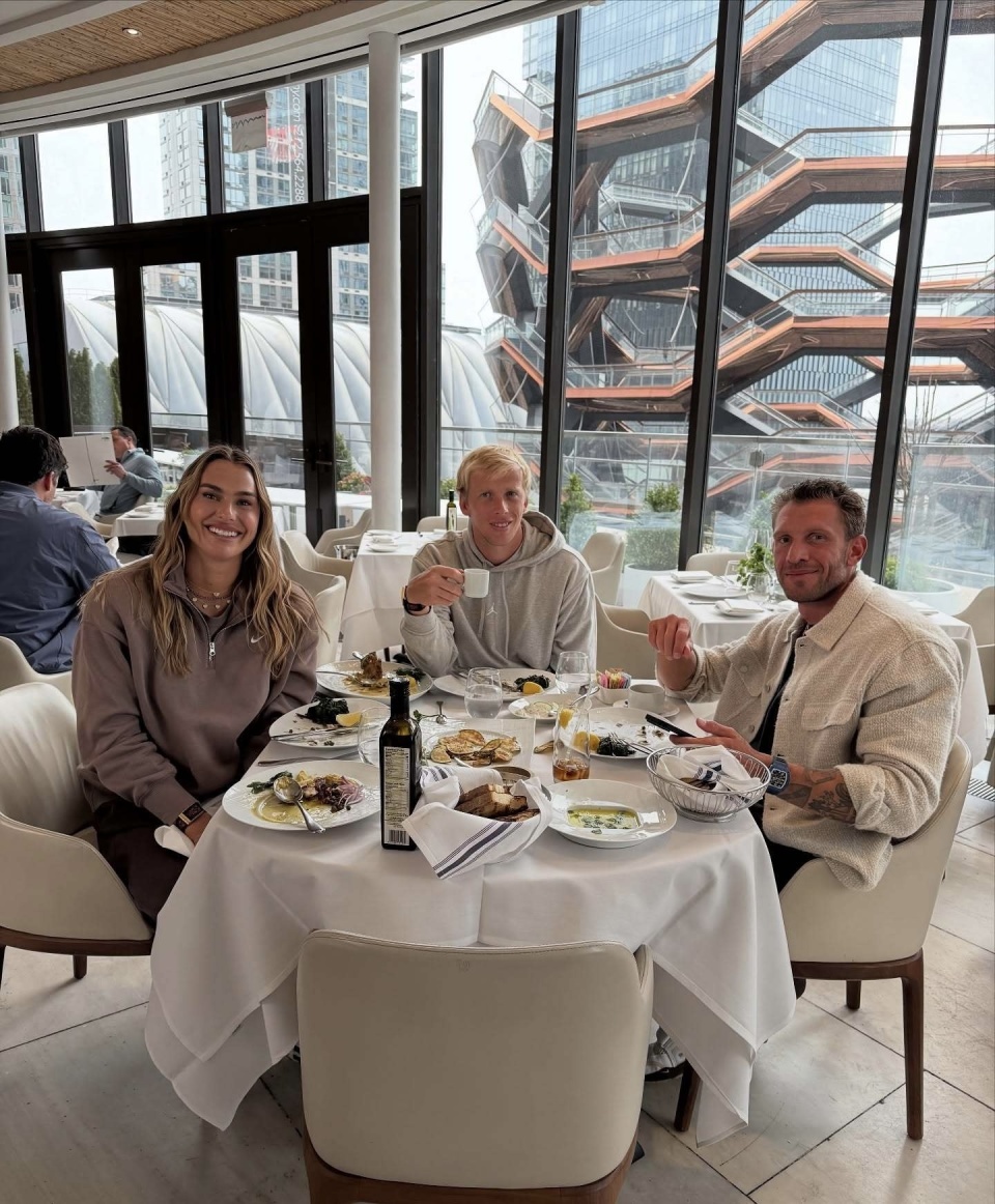 此外, 的甜蜜瞬间, 同她征战各