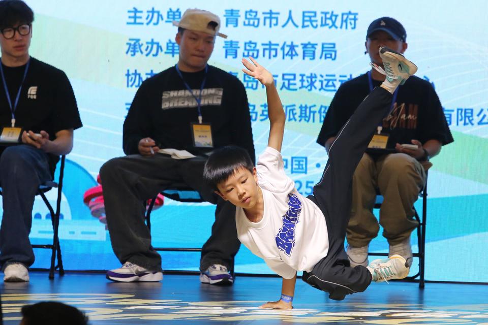 烈的角逐, 经过紧张激, 前所未有的