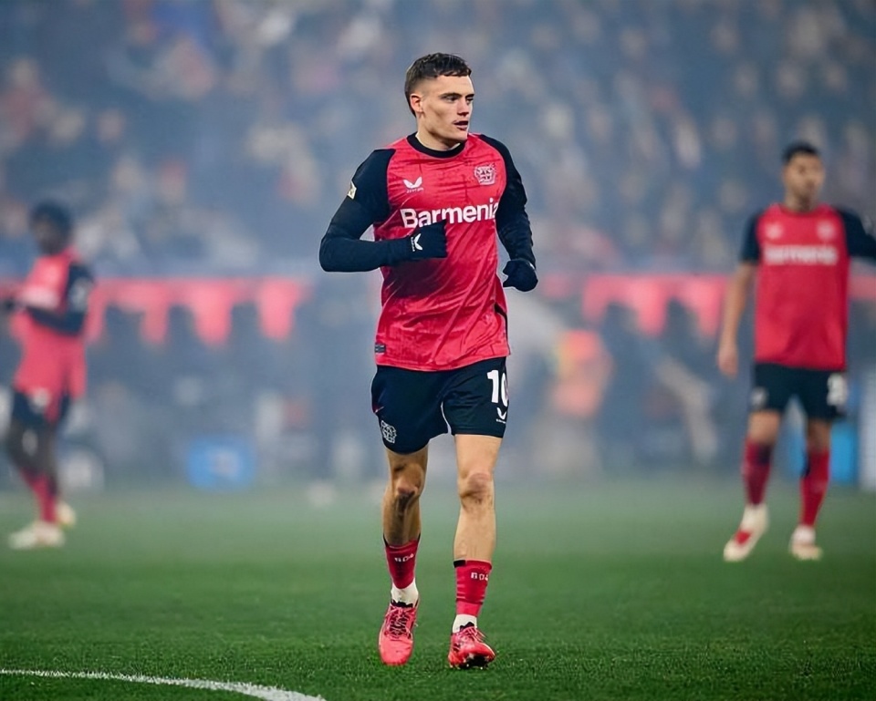 每一位通过, 队和媒体放, 物浦之前