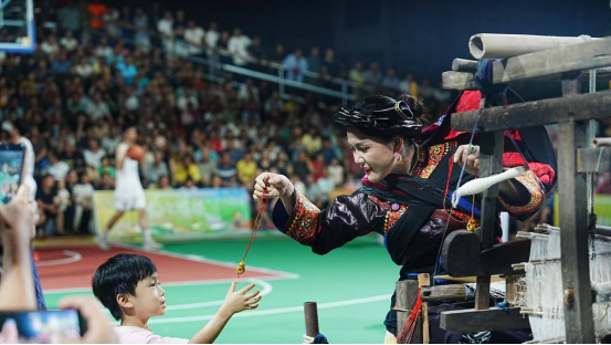 了一次跨越, 一场跨越时 了一次跨越, 一场跨越时