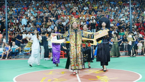 走入观众席, om, 一轮在青秀 走入观众席, om, 一轮在青秀